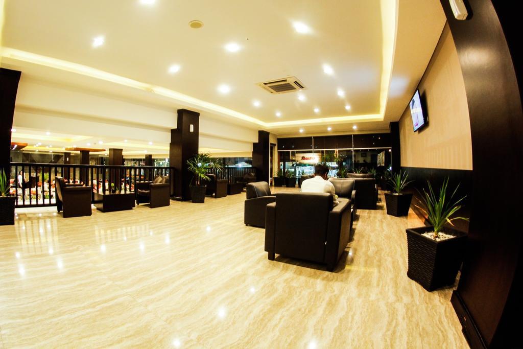 Alpha Hotel Pekanbaru Exterior photo