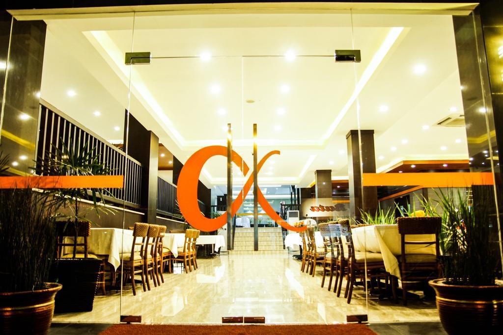 Alpha Hotel Pekanbaru Exterior photo