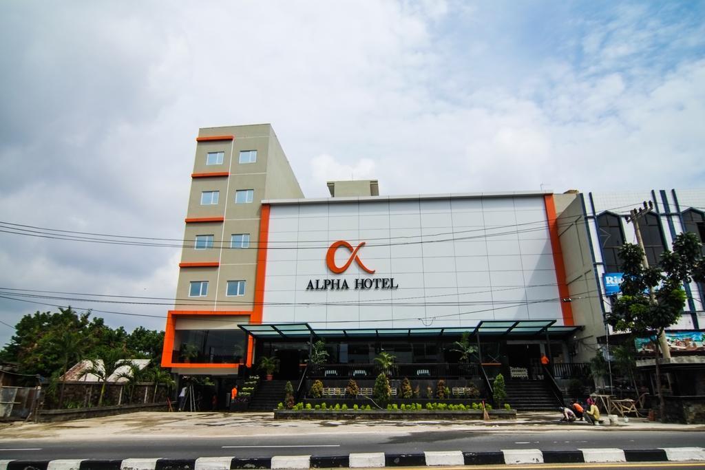 Alpha Hotel Pekanbaru Exterior photo