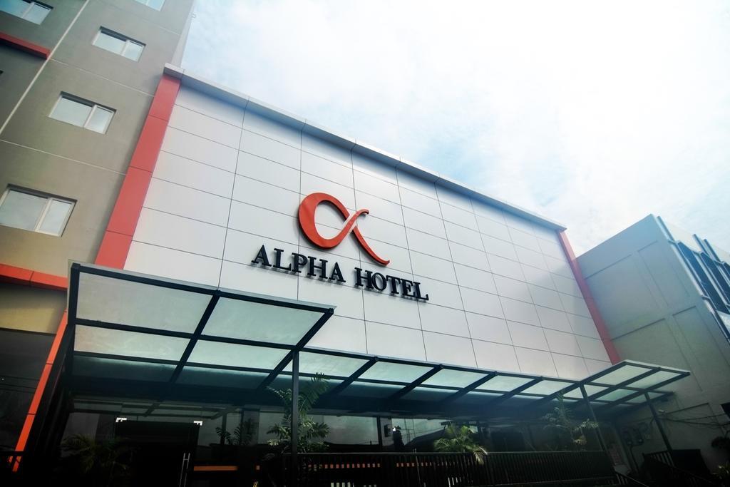 Alpha Hotel Pekanbaru Exterior photo