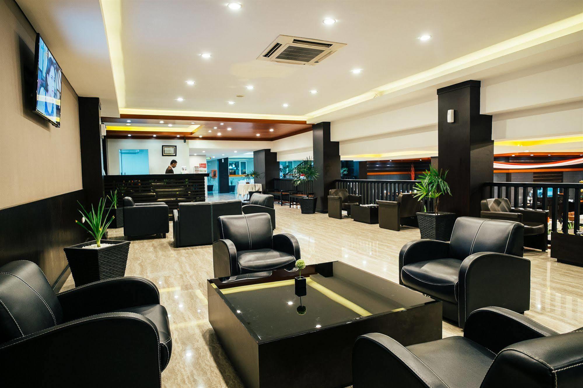 Alpha Hotel Pekanbaru Exterior photo