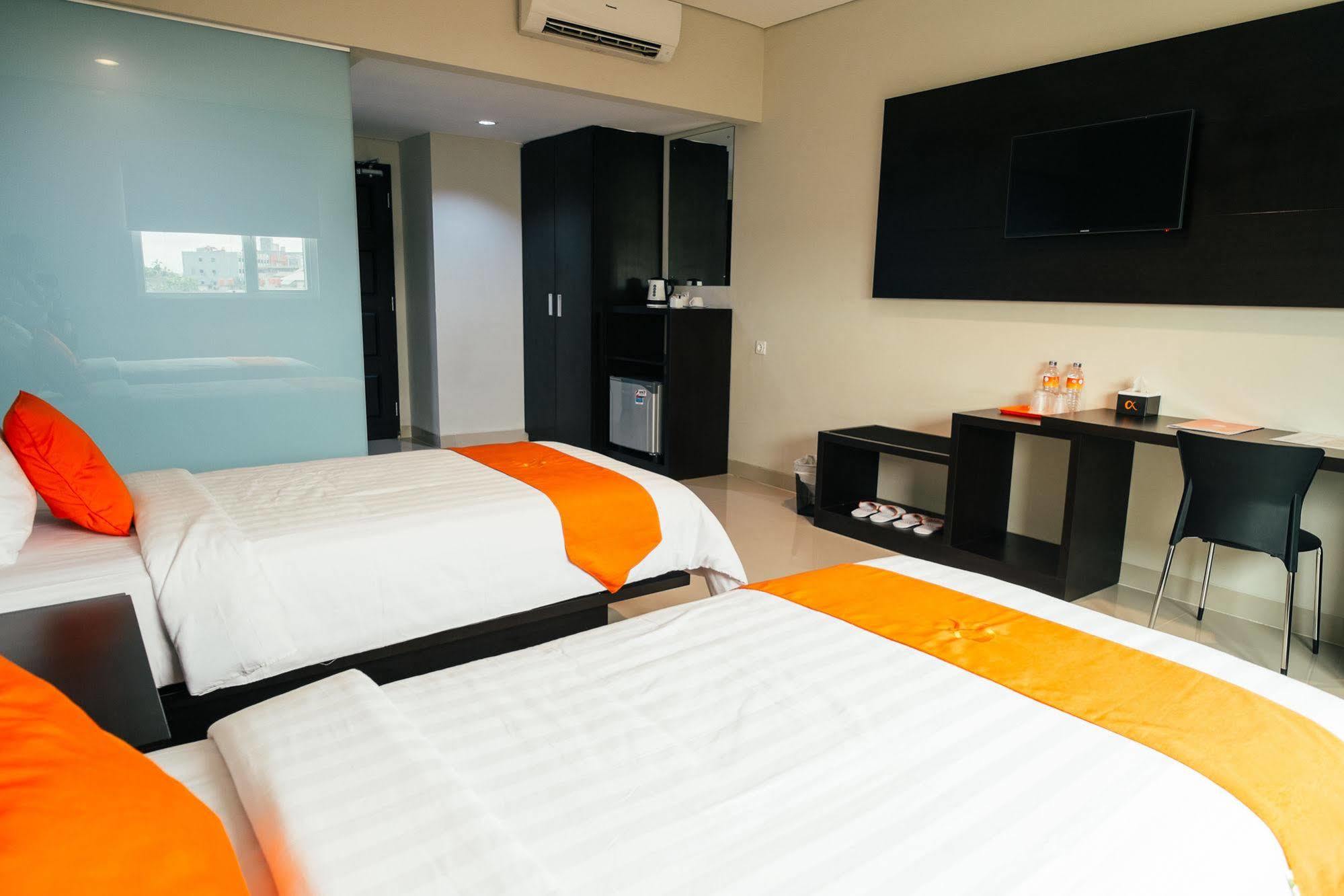 Alpha Hotel Pekanbaru Exterior photo