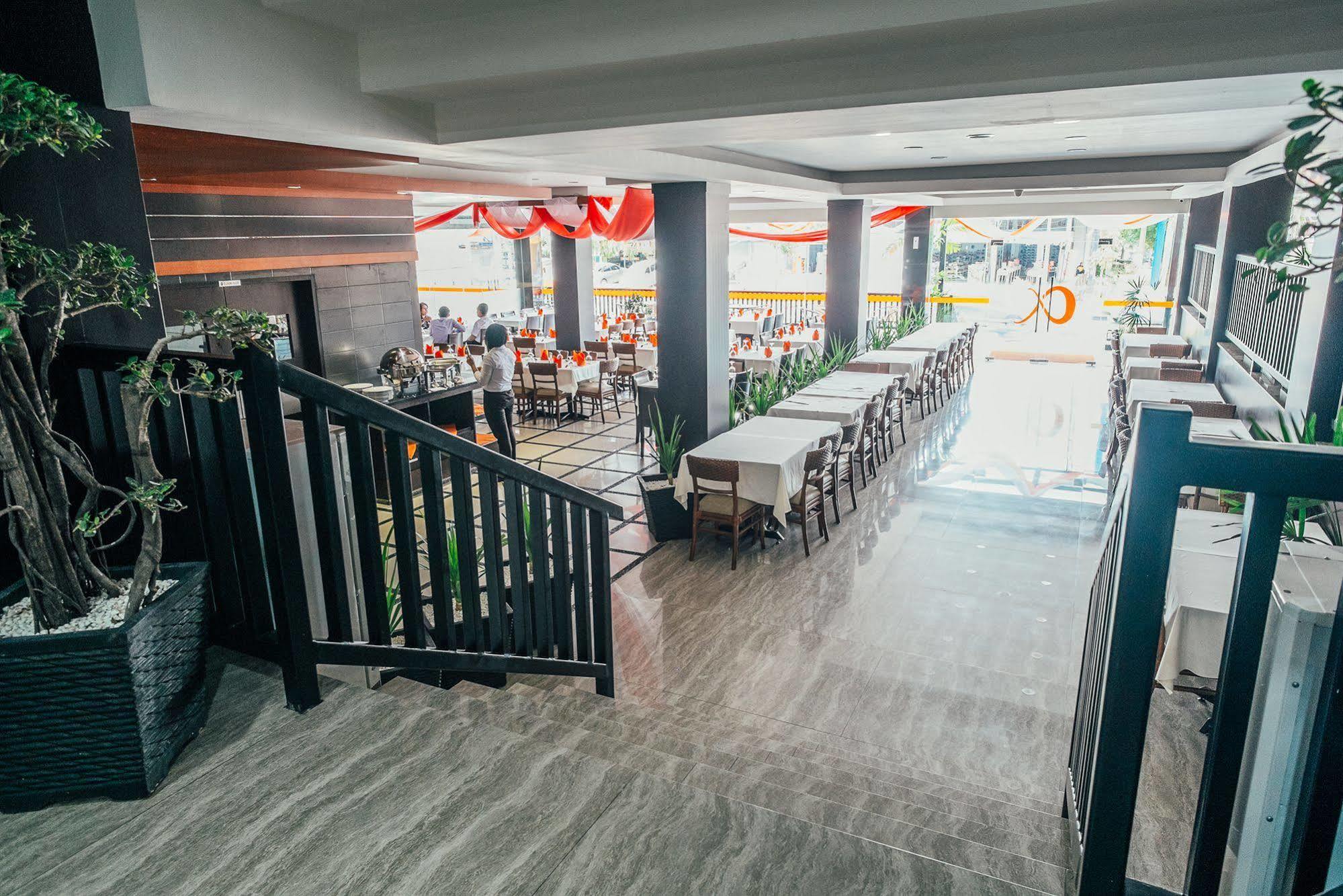 Alpha Hotel Pekanbaru Exterior photo