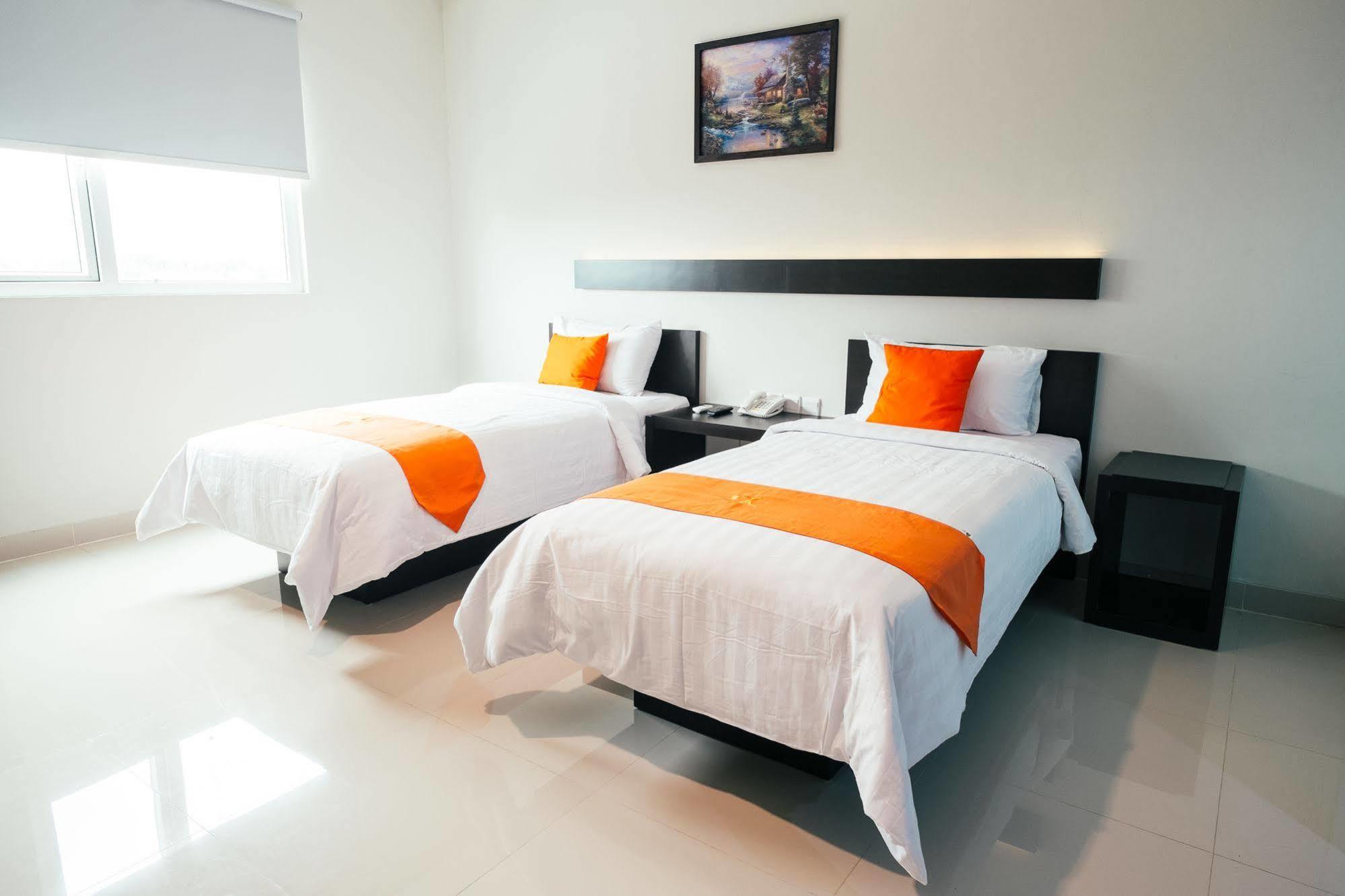Alpha Hotel Pekanbaru Exterior photo